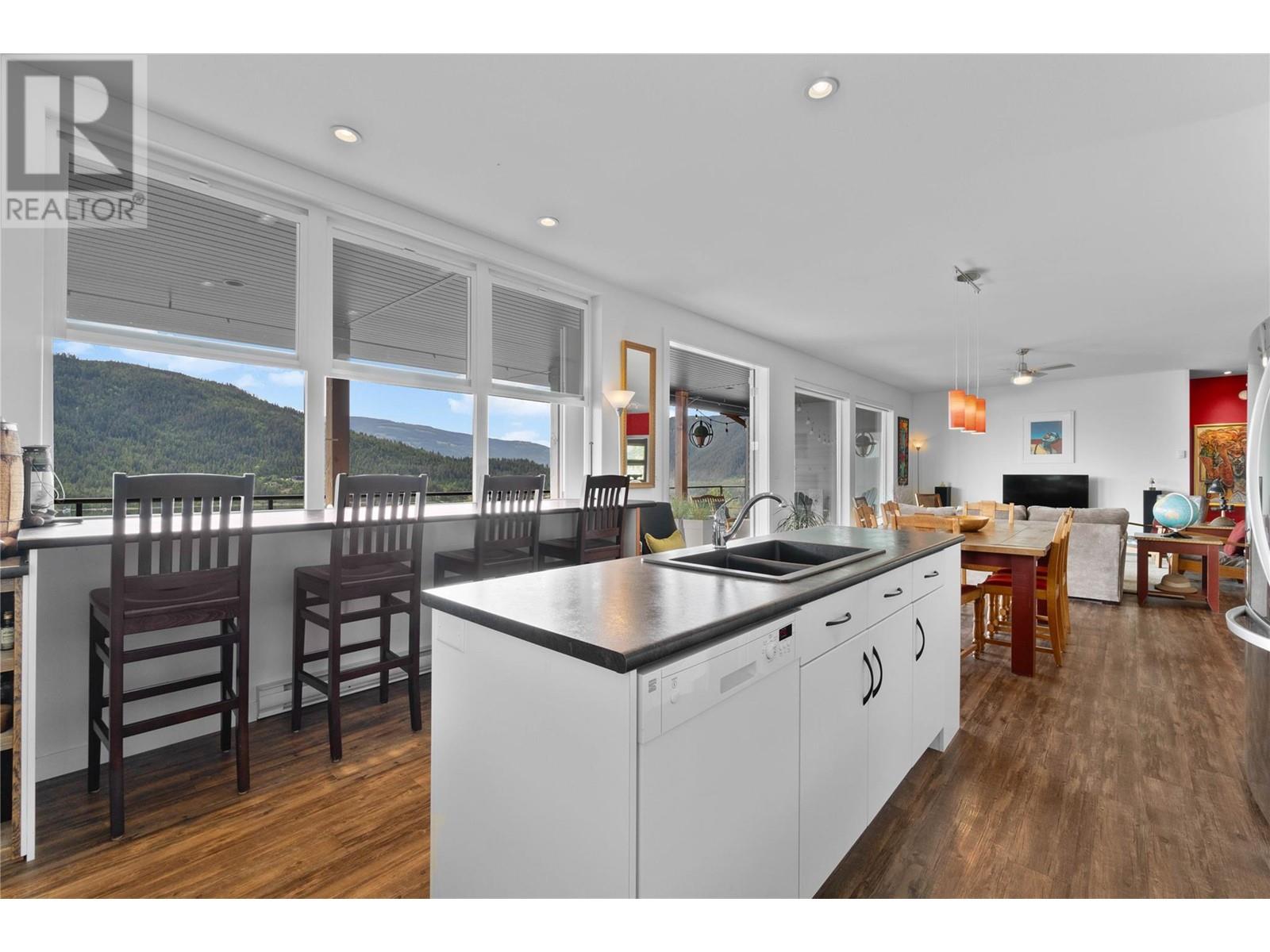 218 Sunset Drive, Sicamous, BC V0E2V1