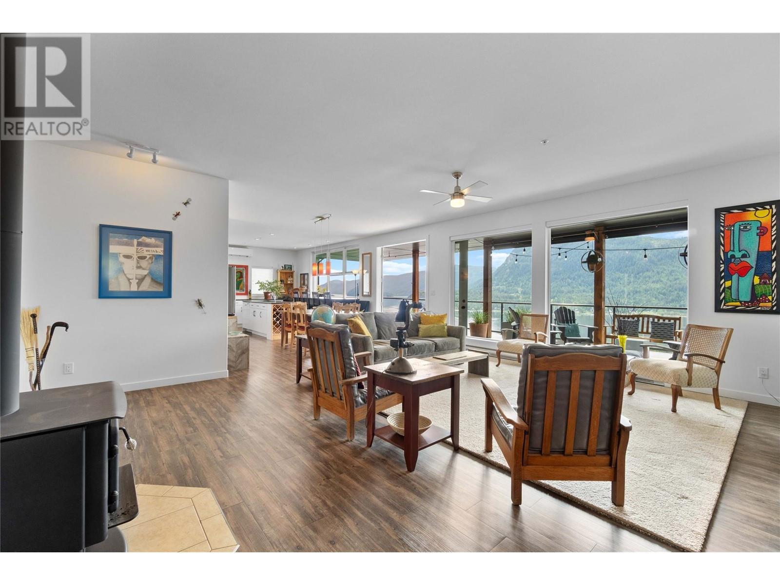 218 Sunset Drive, Sicamous, BC V0E2V1
