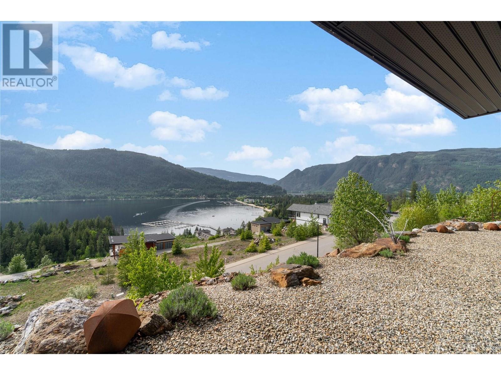 218 Sunset Drive, Sicamous, BC V0E2V1