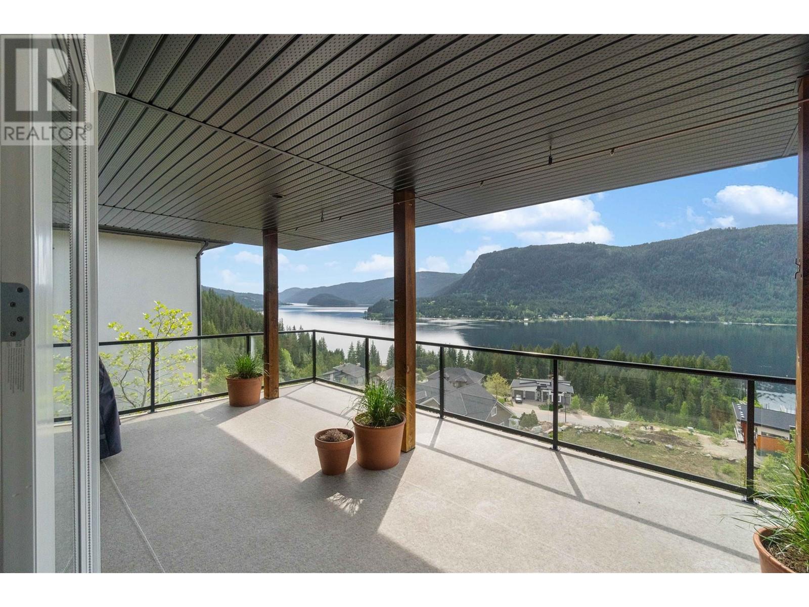 218 Sunset Drive, Sicamous, BC V0E2V1