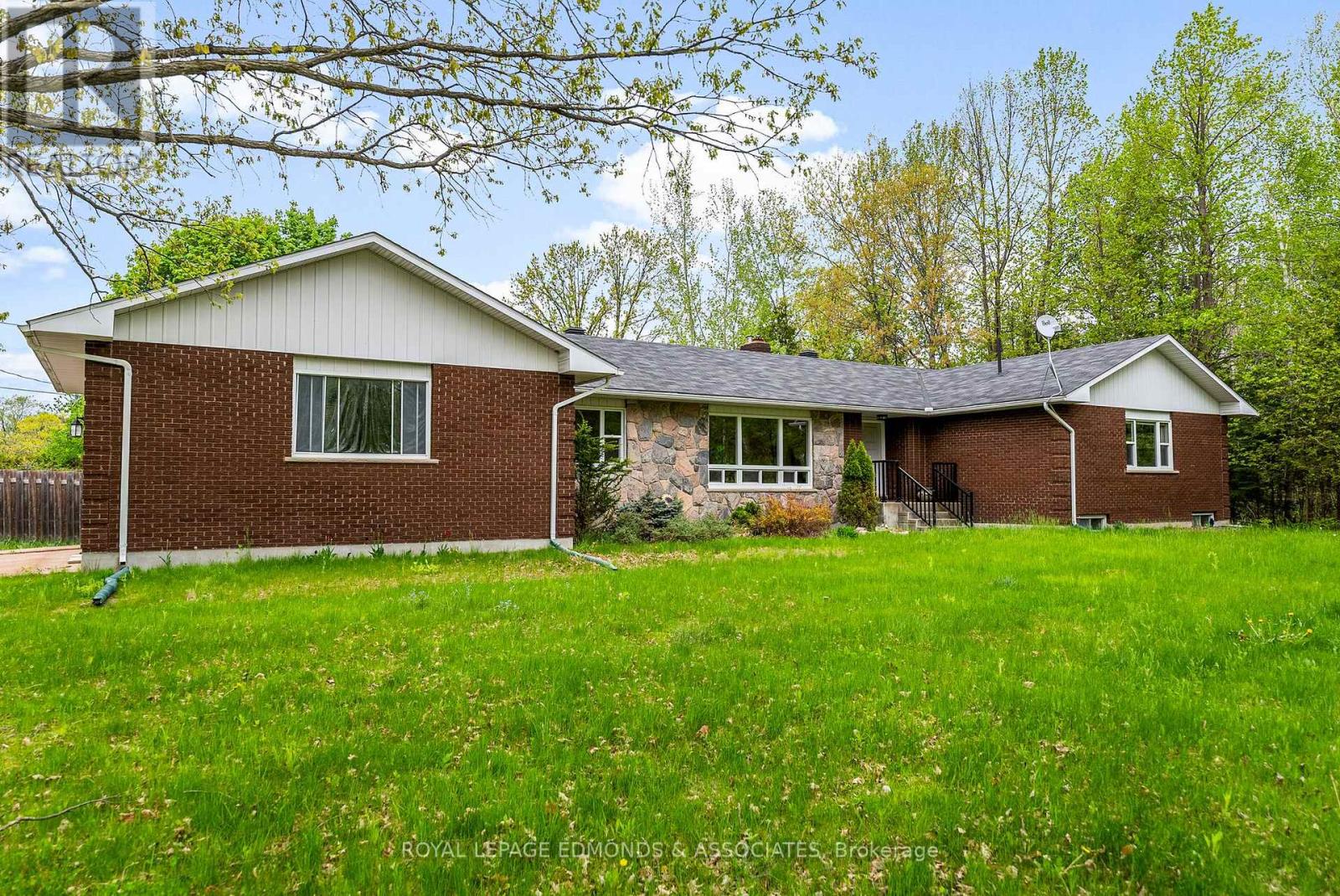 23 Eileen Street, Laurentian Valley, Ontario  K8A 6W2 - Photo 1 - X12160940