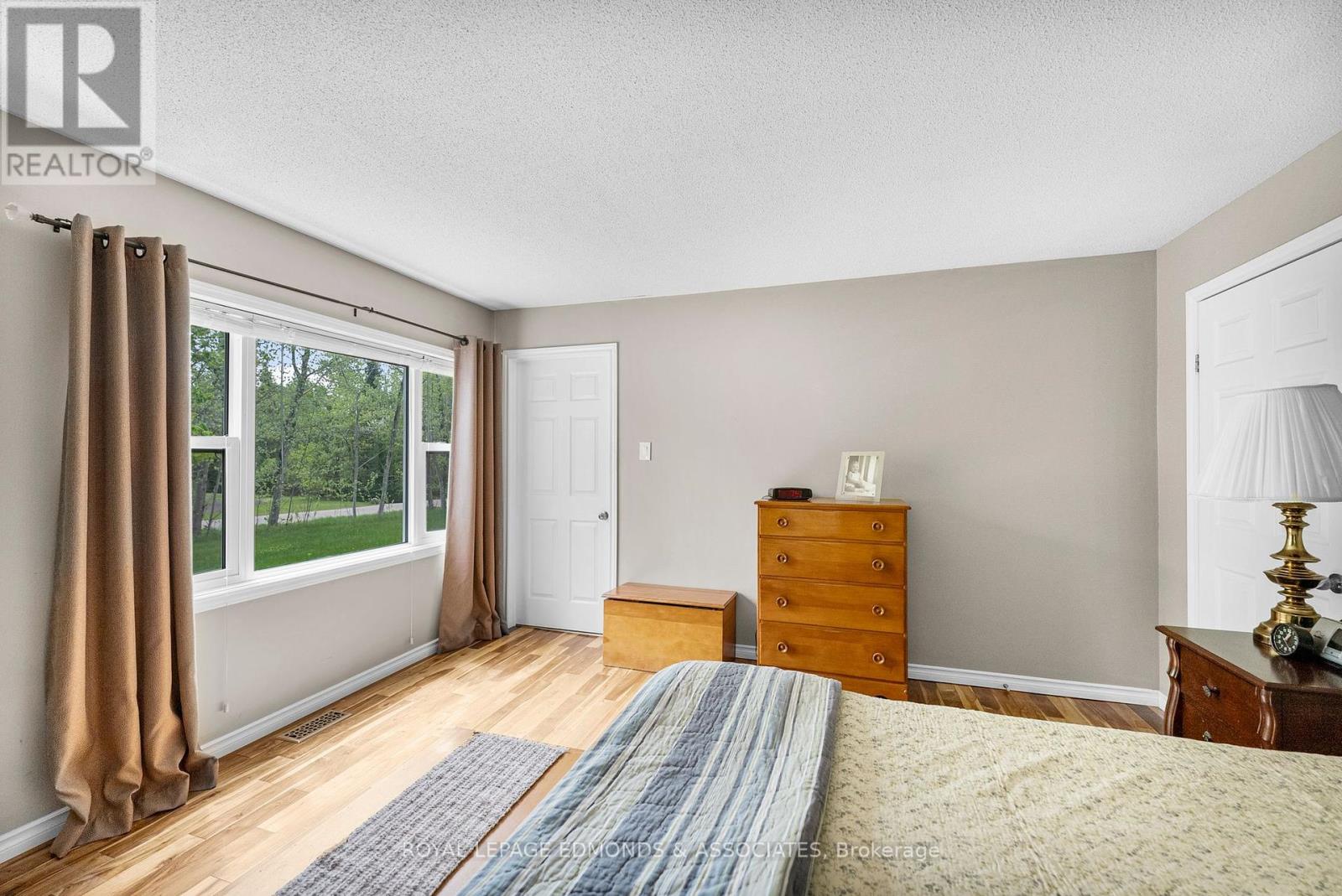 23 Eileen Street, Laurentian Valley, Ontario  K8A 6W2 - Photo 20 - X12160940