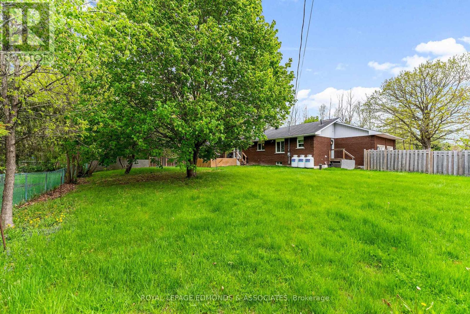 23 Eileen Street, Laurentian Valley, Ontario  K8A 6W2 - Photo 38 - X12160940