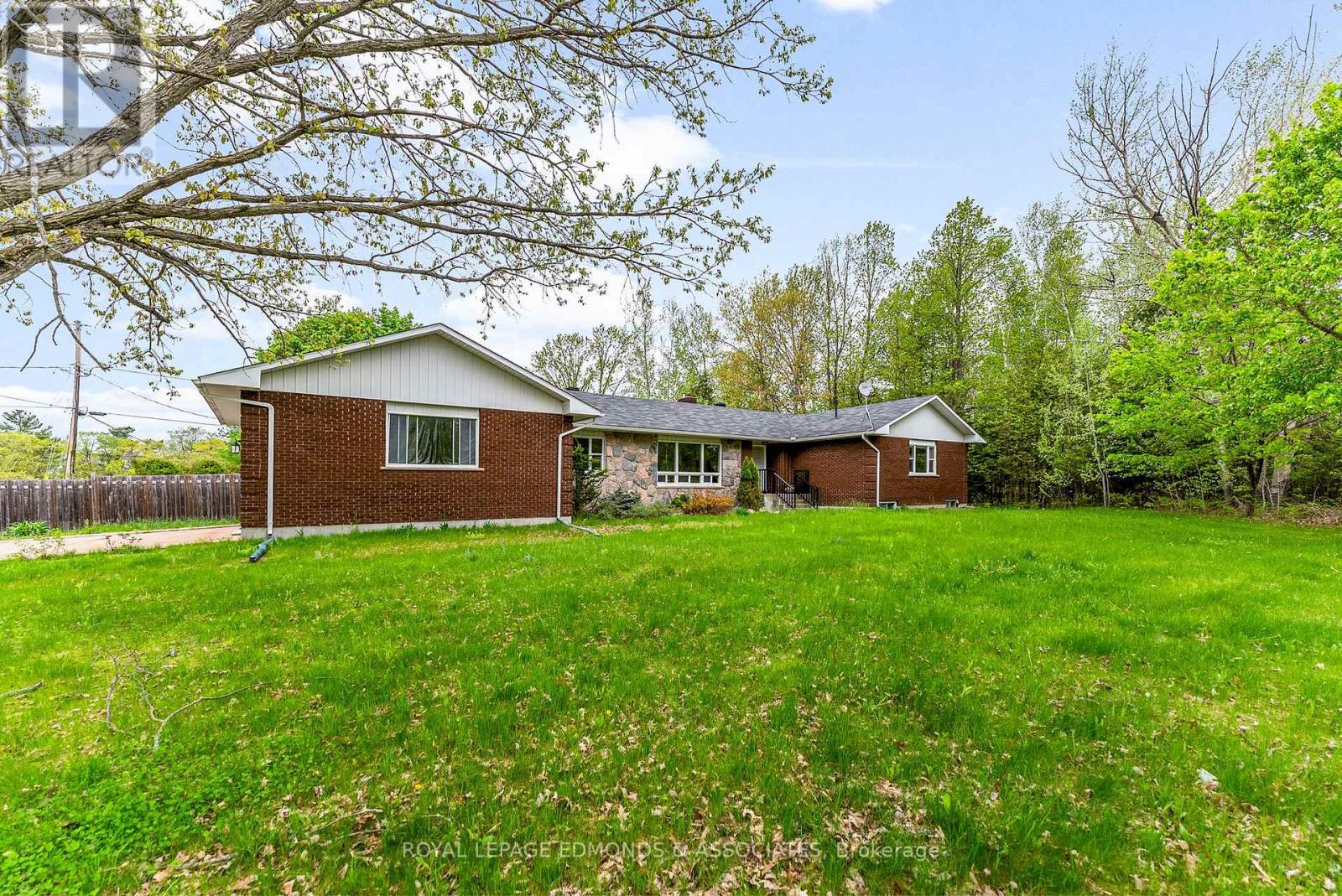 23 Eileen Street, Laurentian Valley, Ontario  K8A 6W2 - Photo 39 - X12160940