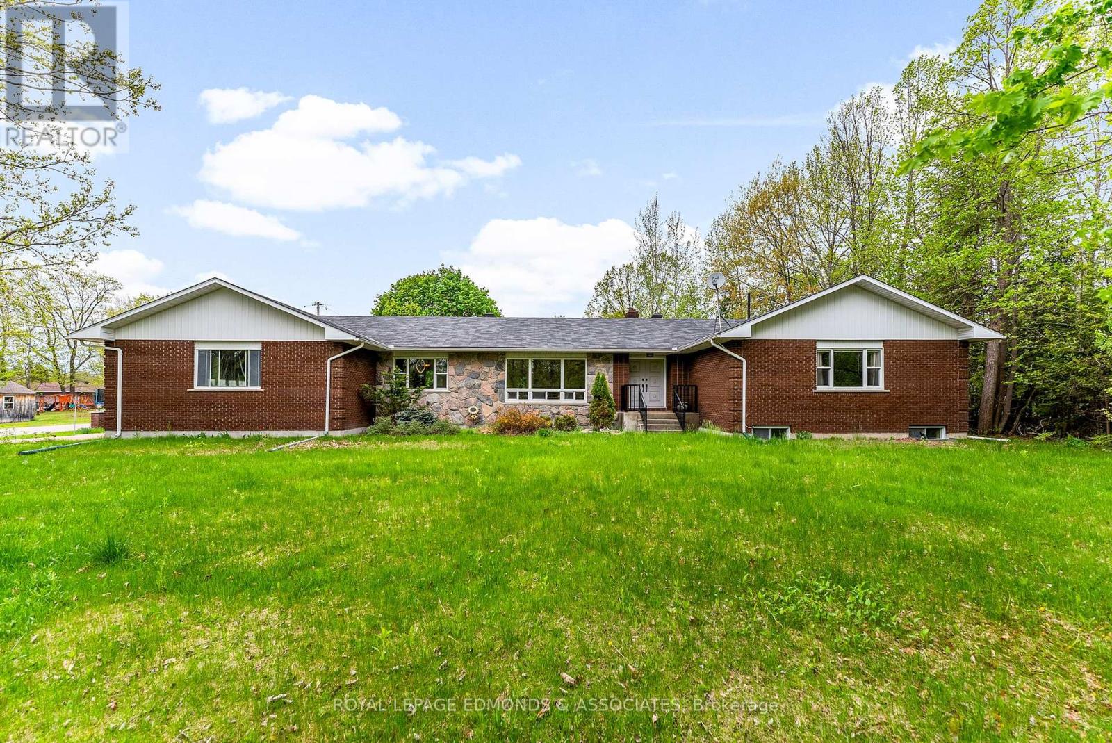 23 Eileen Street, Laurentian Valley, Ontario  K8A 6W2 - Photo 40 - X12160940