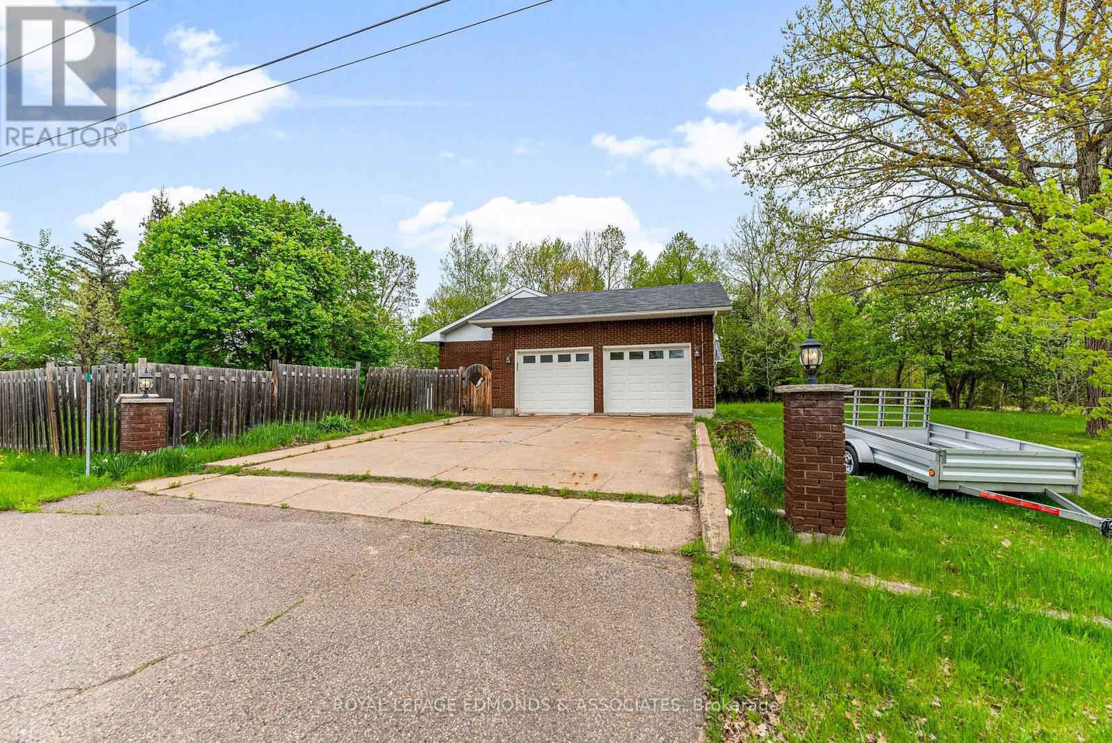 23 Eileen Street, Laurentian Valley, Ontario  K8A 6W2 - Photo 41 - X12160940