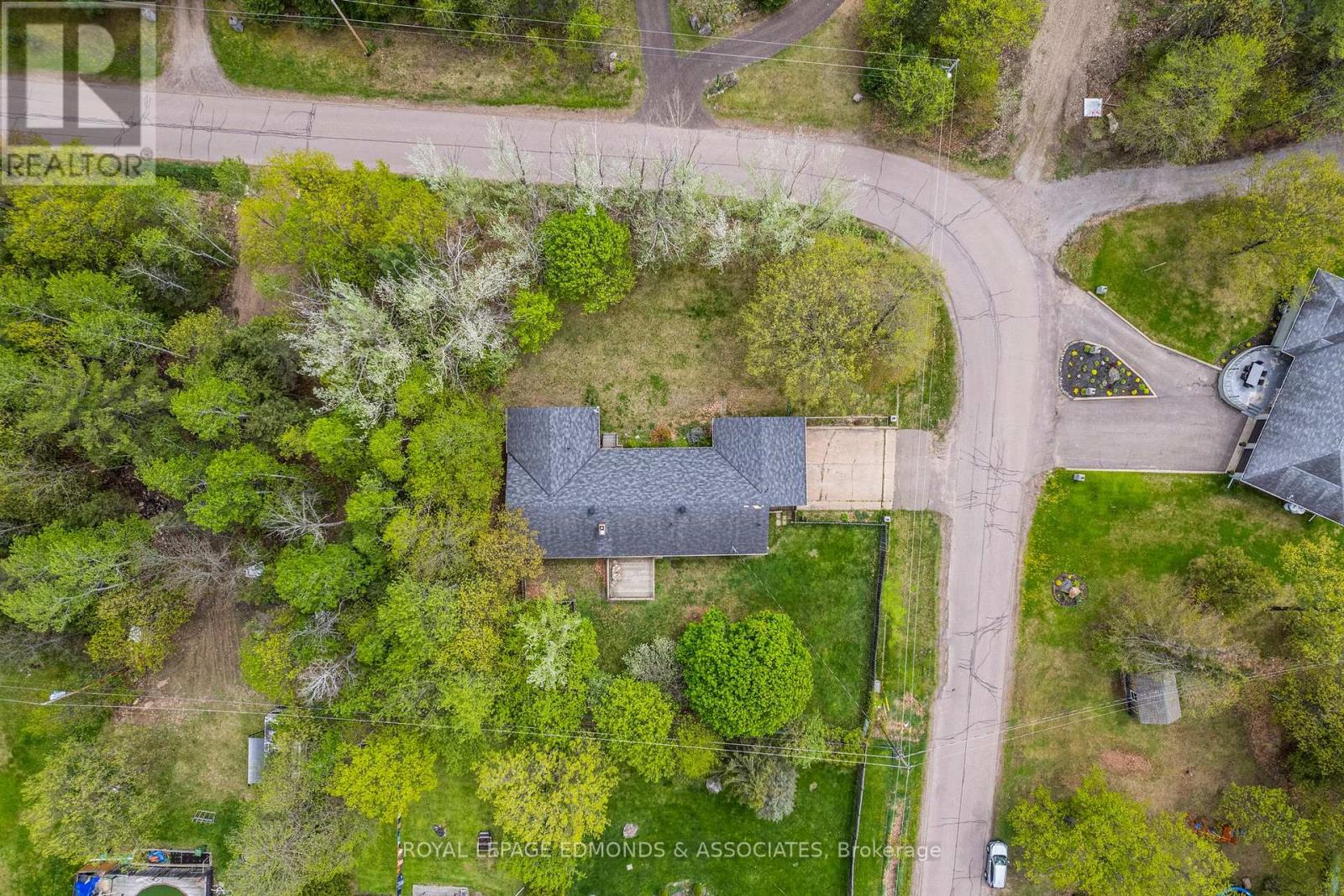 23 Eileen Street, Laurentian Valley, Ontario  K8A 6W2 - Photo 43 - X12160940