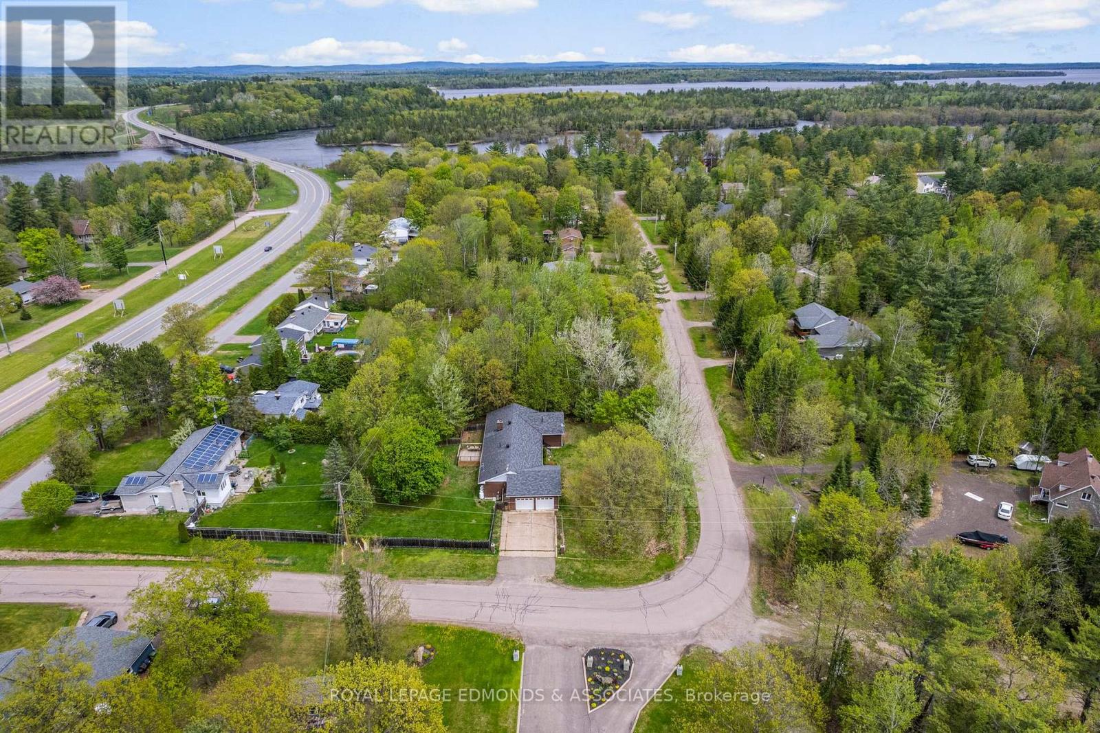 23 Eileen Street, Laurentian Valley, Ontario  K8A 6W2 - Photo 46 - X12160940