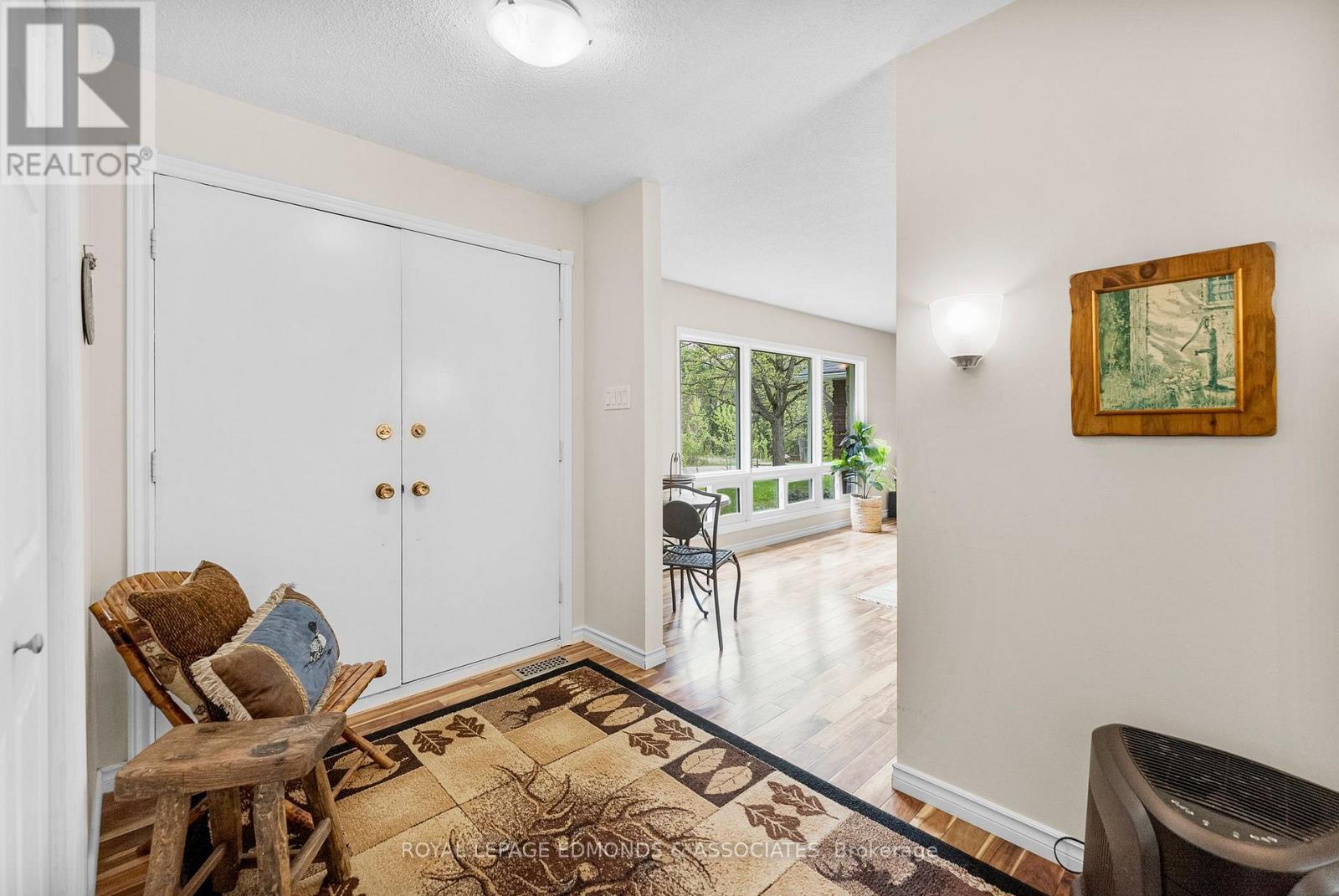 23 Eileen Street, Laurentian Valley, Ontario  K8A 6W2 - Photo 6 - X12160940