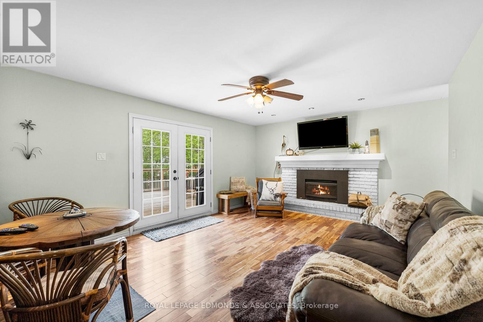 23 Eileen Street, Laurentian Valley, Ontario  K8A 6W2 - Photo 8 - X12160940