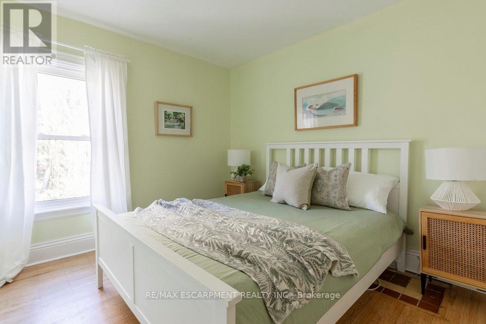 24 Hyde Park Avenue, Hamilton, Ontario  L8P 4M5 - Photo 23 - X12160869