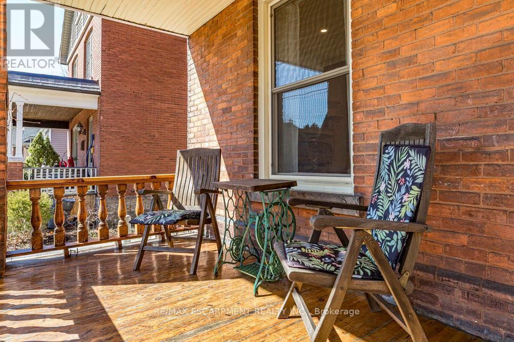24 Hyde Park Avenue, Hamilton, Ontario  L8P 4M5 - Photo 6 - X12160869