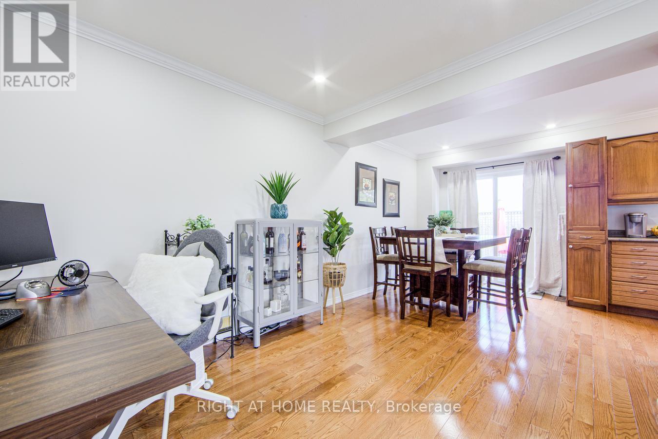27 - 7 Southside Place, Hamilton (Mountview), Ontario  L9C 7W6 - Photo 11 - X12160889