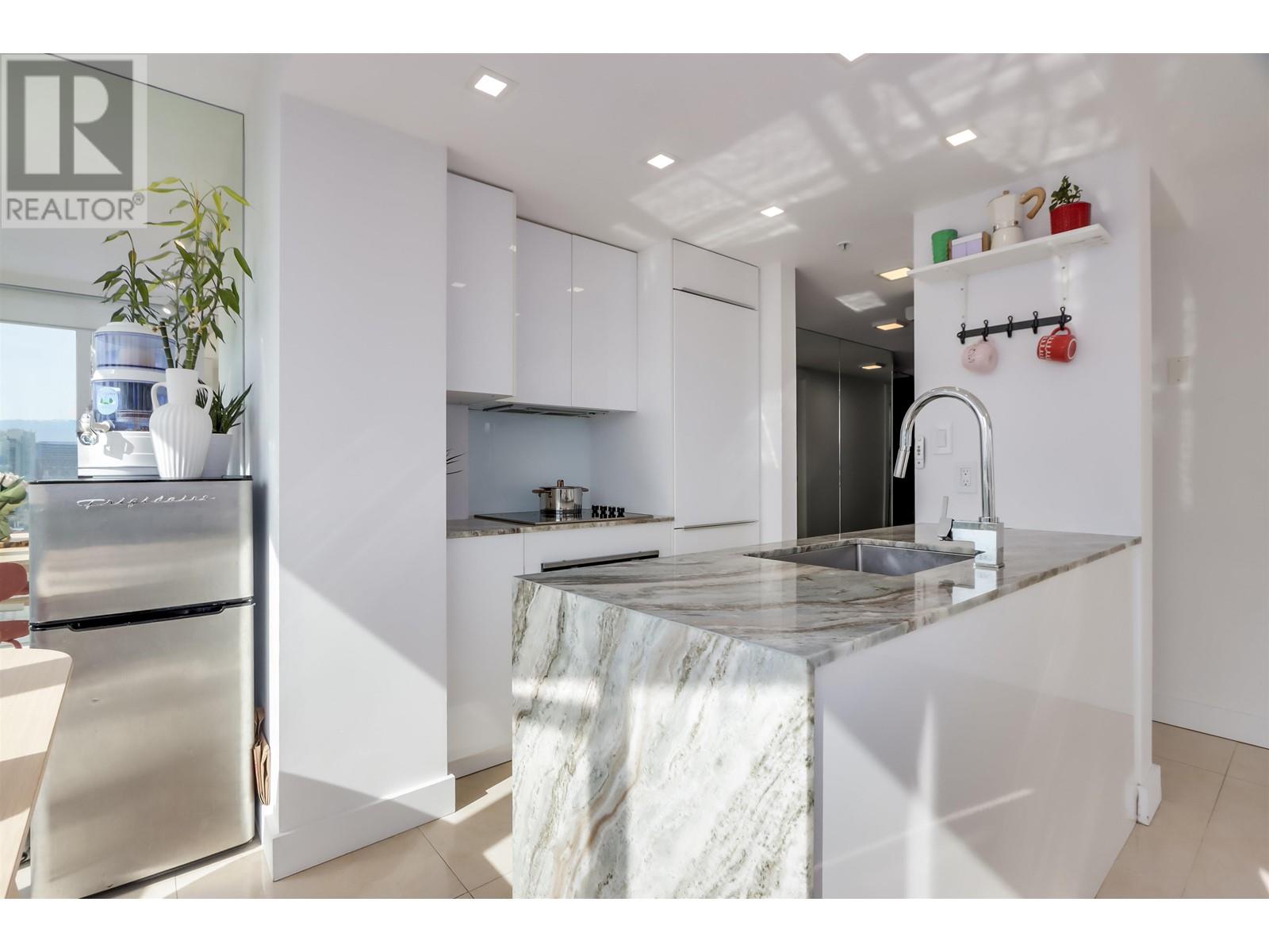 1907 1188 Howe Street, Vancouver, British Columbia  V6Z 2S8 - Photo 2 - R3005006