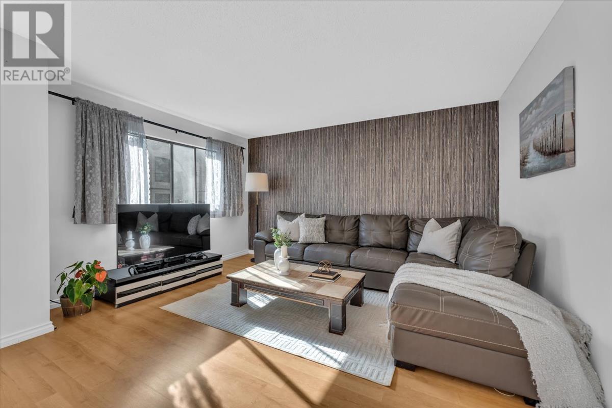 3295 MOUNTAIN HIGHWAY, north vancouver, British Columbia