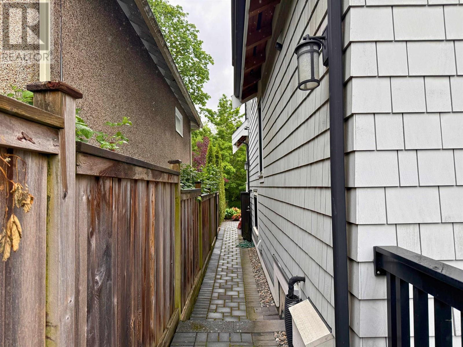 3558 W 11th Avenue, Vancouver, British Columbia  V6R 2K2 - Photo 2 - R3005063