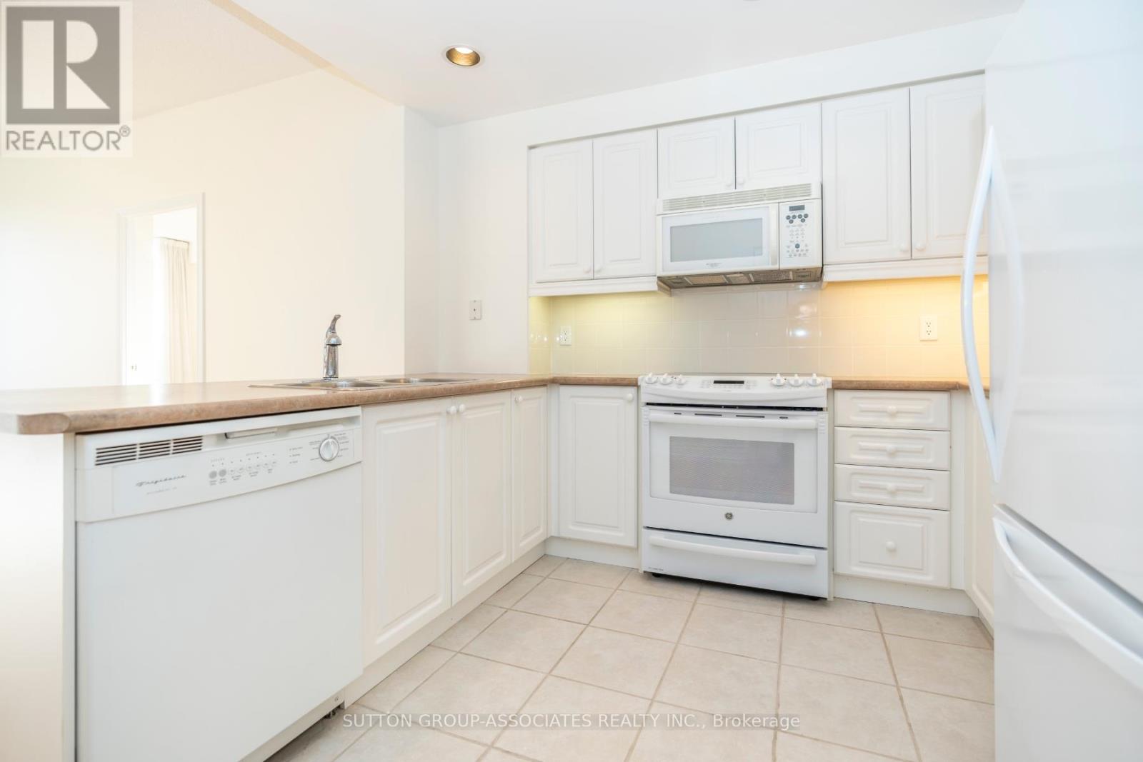401 - 1101 Leslie Street, Toronto, Ontario  M3C 4G3 - Photo 3 - C12160930