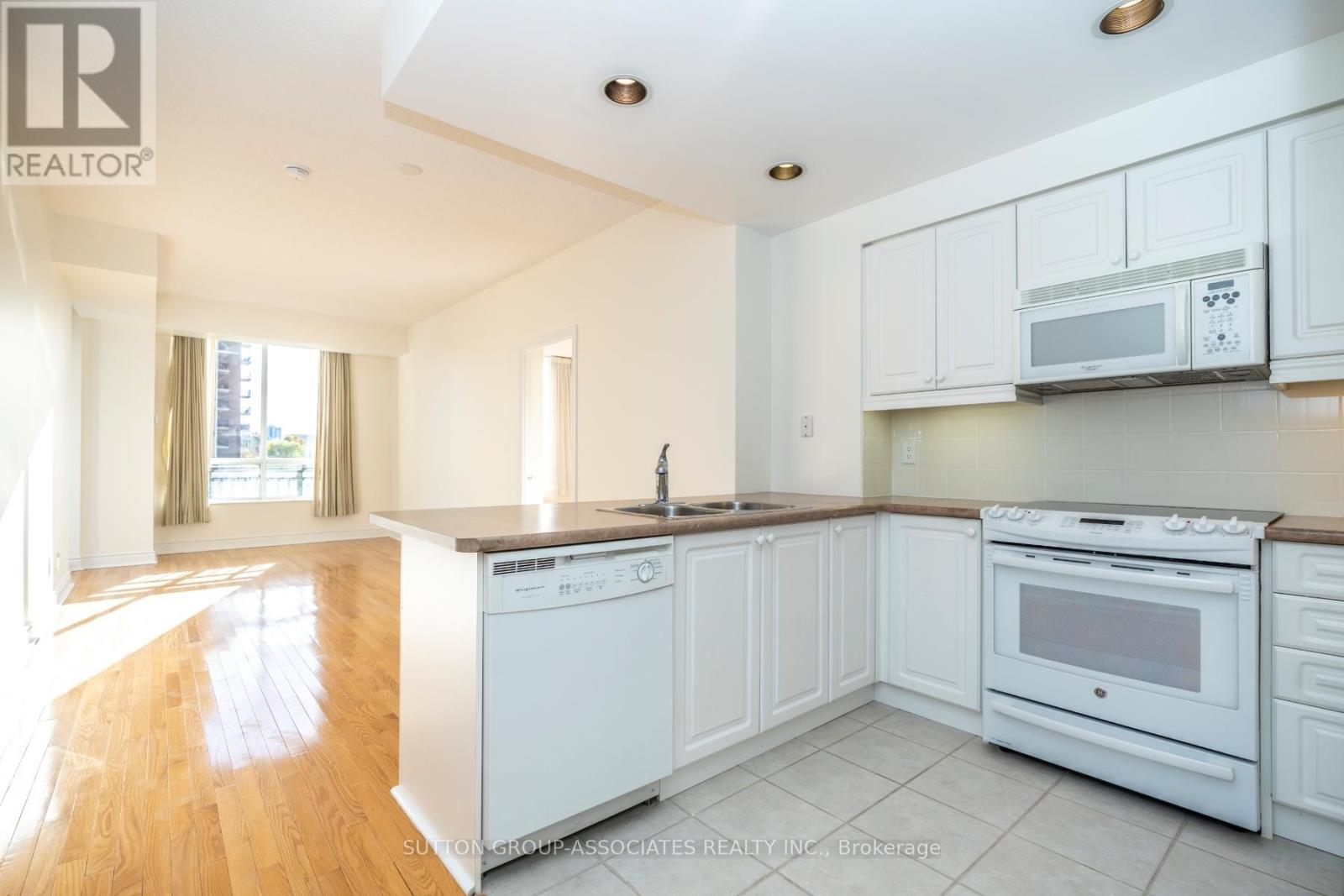 401 - 1101 Leslie Street, Toronto, Ontario  M3C 4G3 - Photo 5 - C12160930