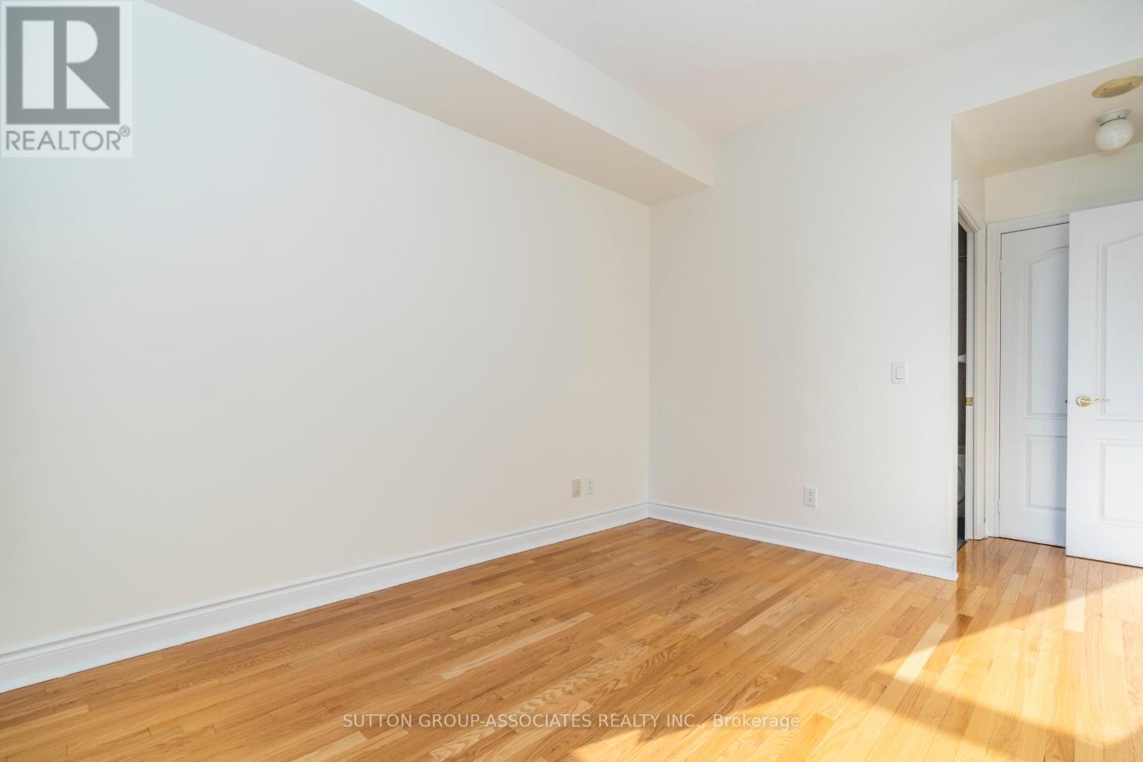 401 - 1101 Leslie Street, Toronto, Ontario  M3C 4G3 - Photo 9 - C12160930