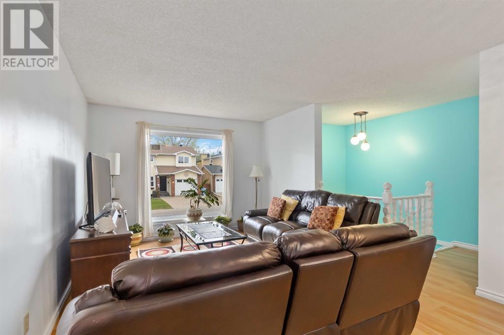 Property at 131 Grayling Crescent image 3