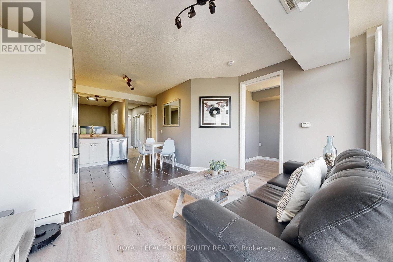 402 - 200 Burnhamthorpe Road E, Mississauga (Mississauga Valleys), Ontario  L5A 4L4 - Photo 18 - W12160852