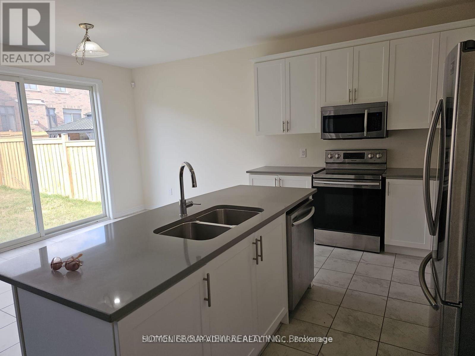 63 Ash Hill Avenue, Caledon, Ontario  L7C 4E8 - Photo 4 - W12160928