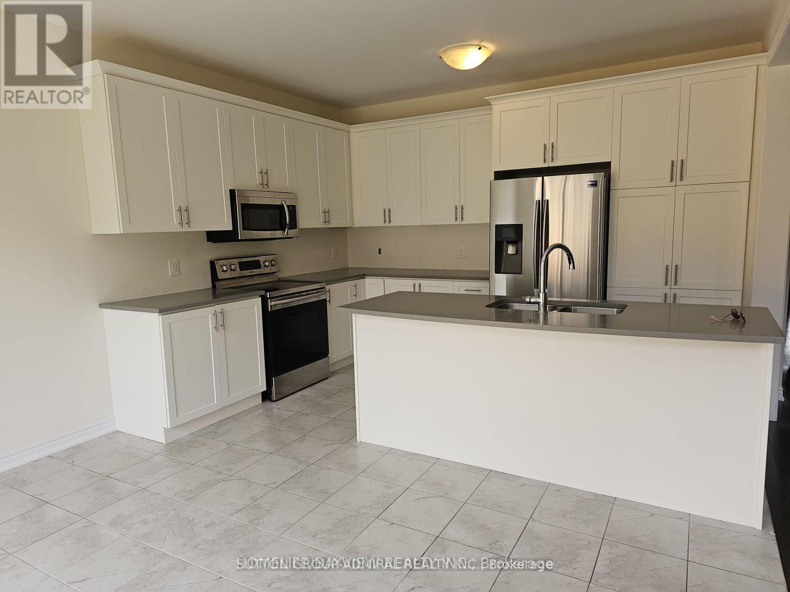 63 Ash Hill Avenue, Caledon, Ontario  L7C 4E8 - Photo 5 - W12160928
