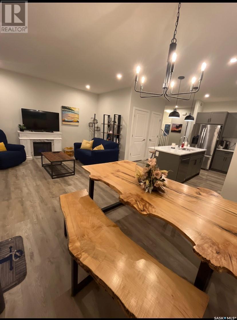 Property at 215 Skopik CRESCENT image 3