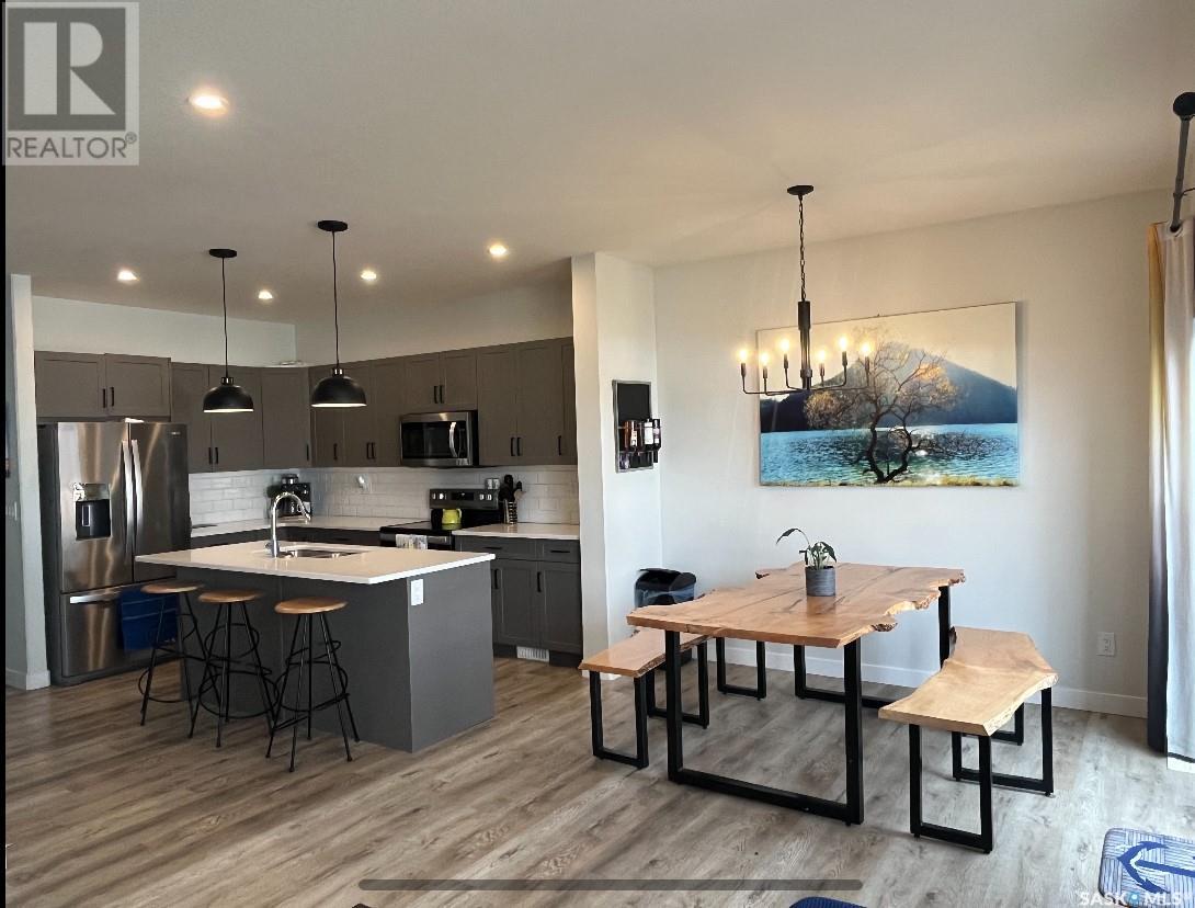 Property at 215 Skopik CRESCENT image 4