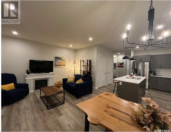 Property at 215 Skopik CRESCENT image 2