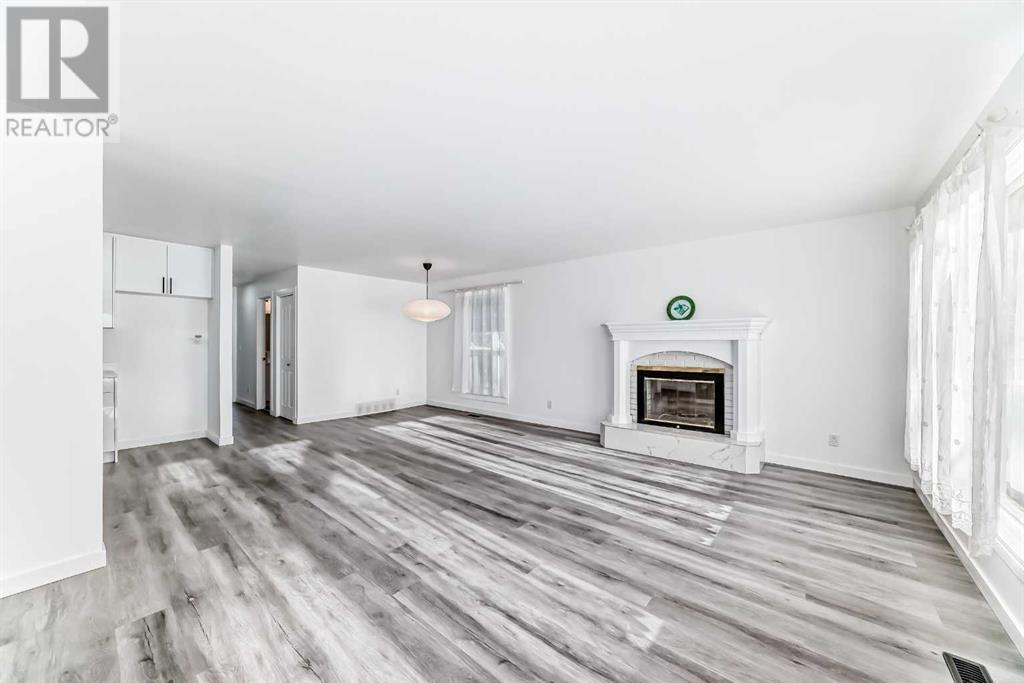 Property at 32 Midland Place SE image 4