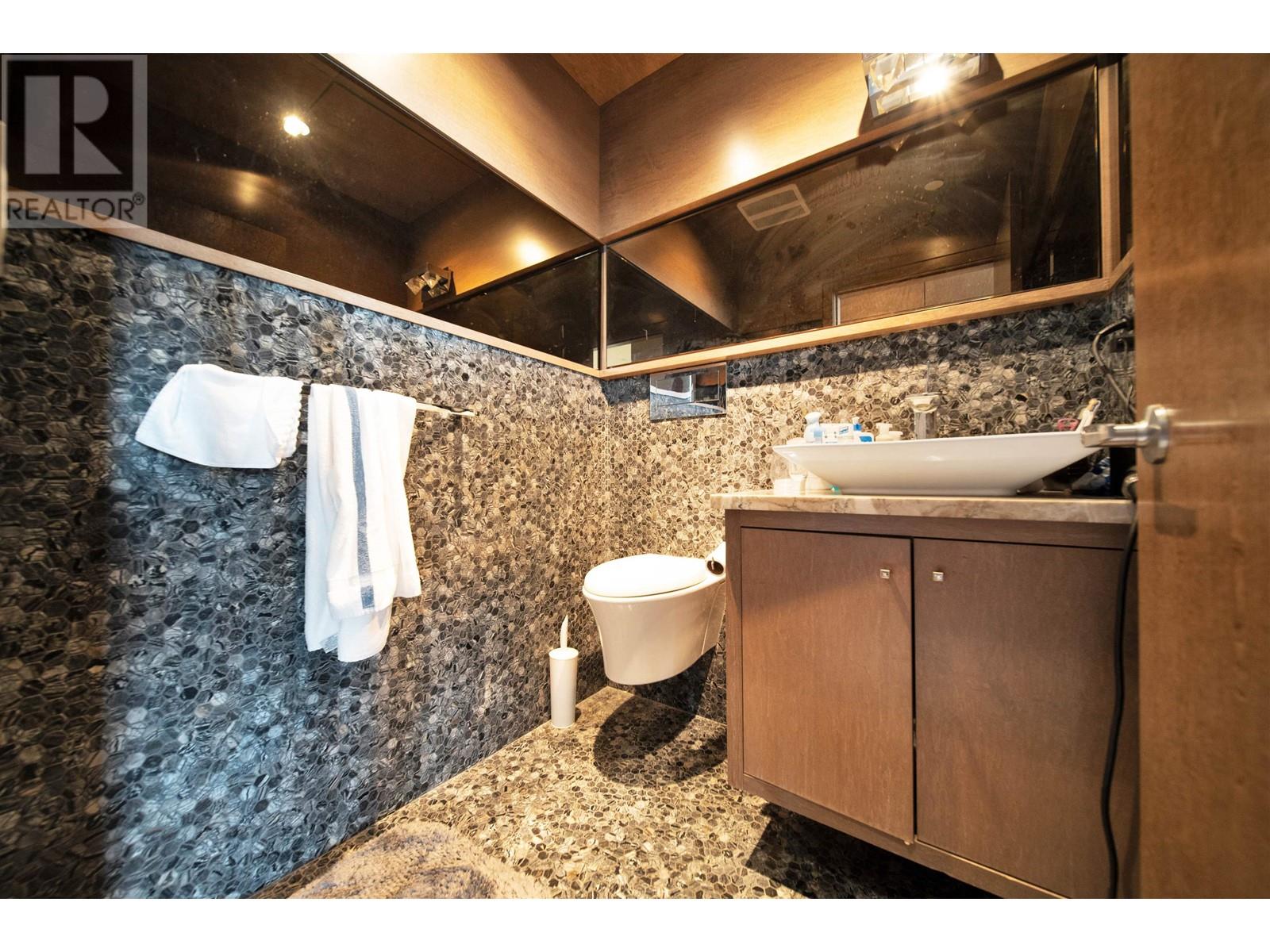 Listing Picture 15 of 32 : PH2 2689 KINGSWAY, Vancouver / 溫哥華 - 魯藝地產 Yvonne Lu Group - MLS Medallion Club Member