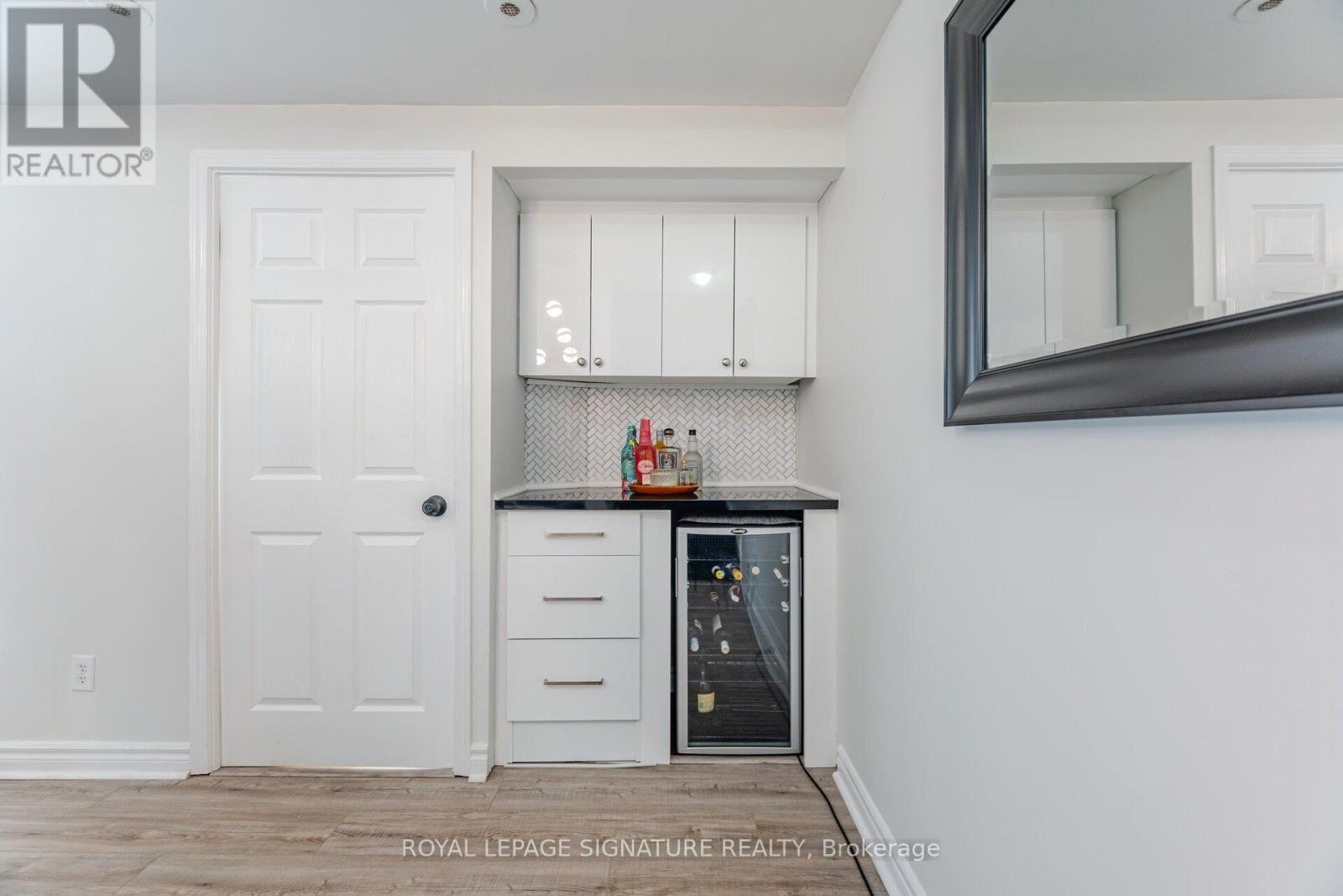 2023 - 3031 Finch Avenue W, Toronto, Ontario  M9M 0A3 - Photo 9 - W12160186