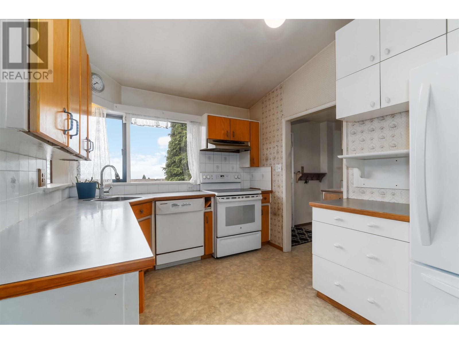 944 Stewart Avenue, Coquitlam, British Columbia  V3K 2N6 - Photo 9 - R3005026