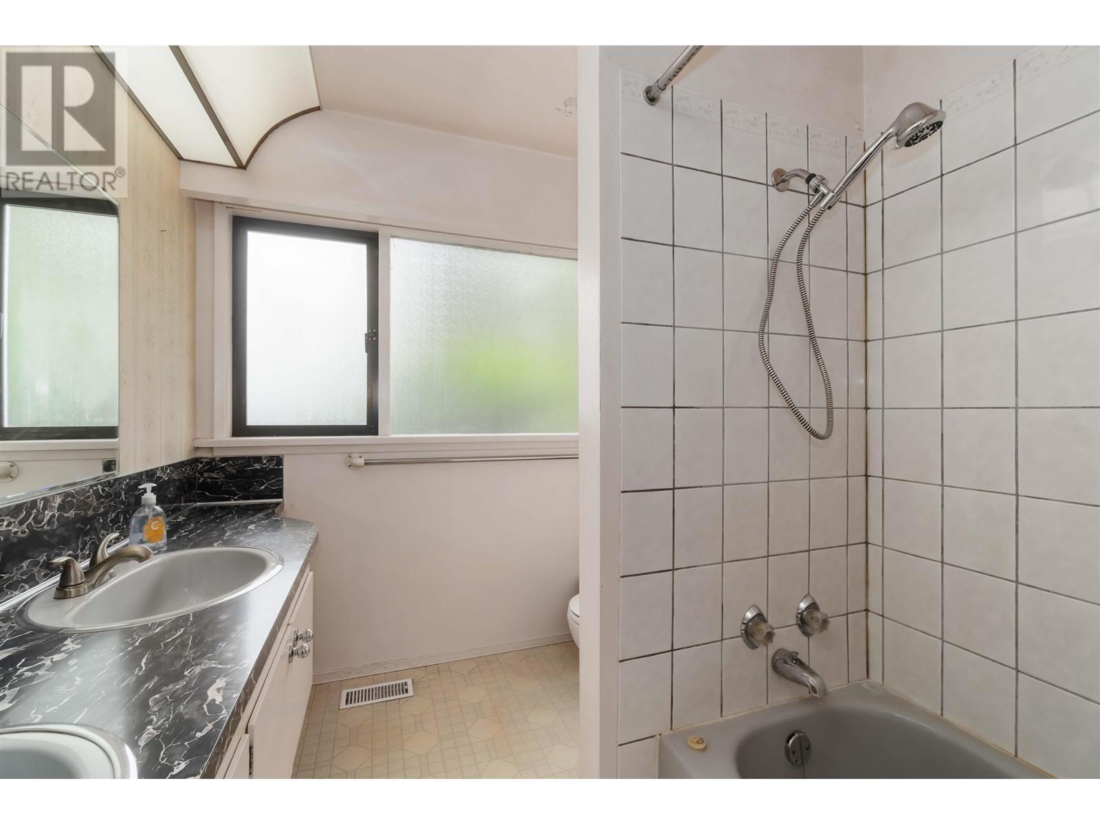 944 Stewart Avenue, Coquitlam, British Columbia  V3K 2N6 - Photo 22 - R3005026