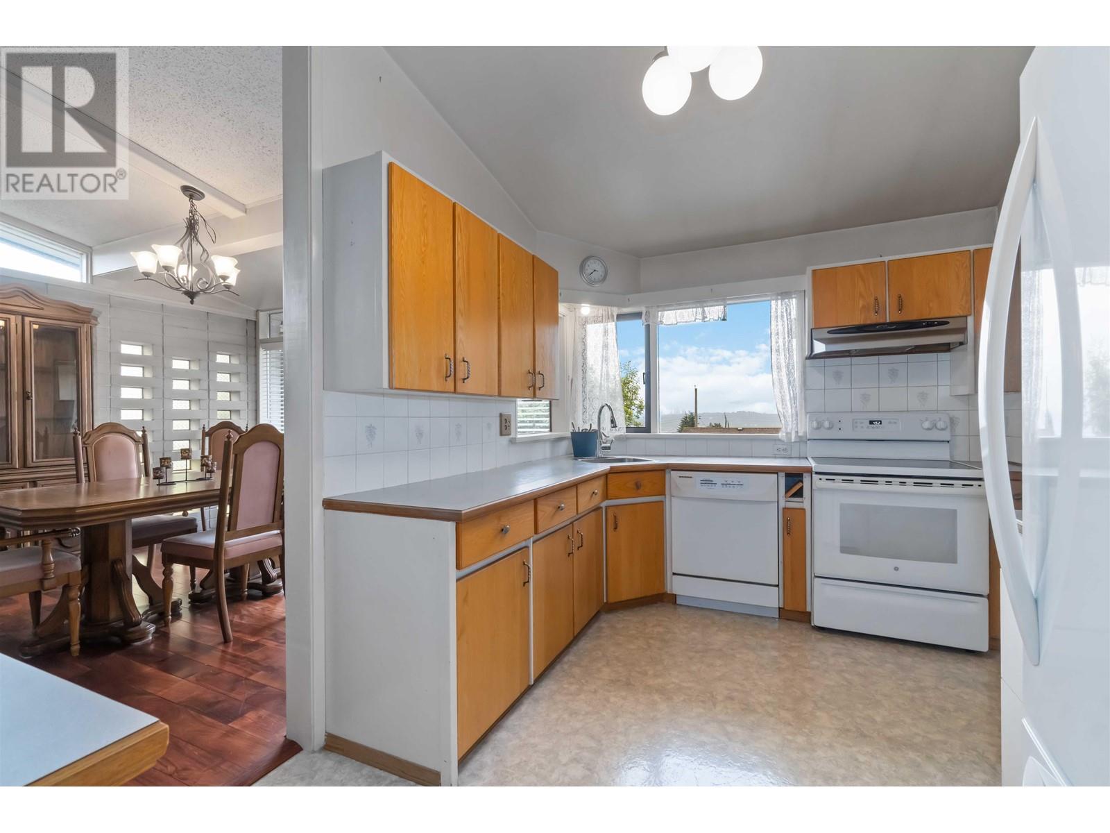 944 Stewart Avenue, Coquitlam, British Columbia  V3K 2N6 - Photo 11 - R3005026