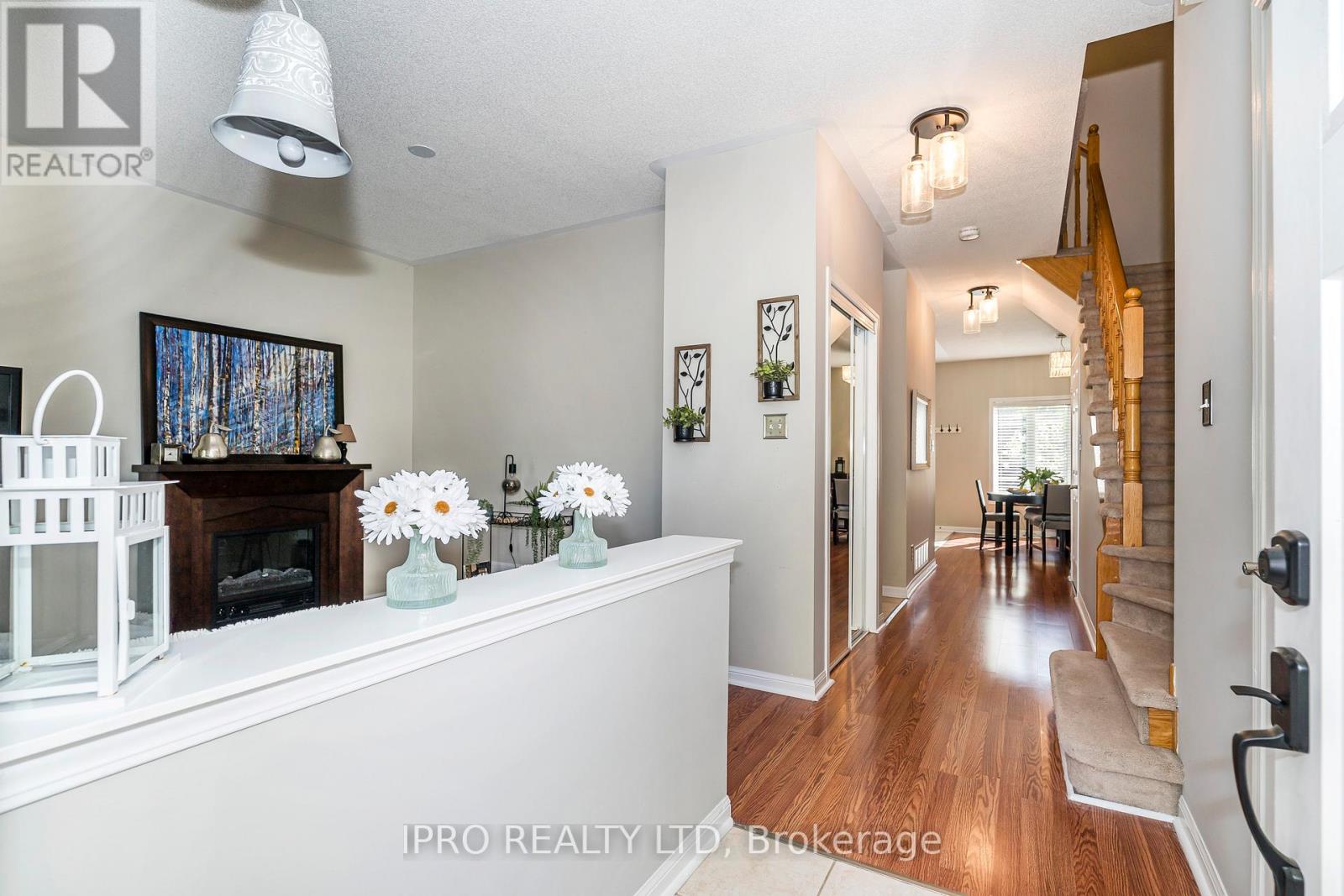 19249 Yonge Street, East Gwillimbury, Ontario  L9N 1L1 - Photo 2 - N12152955