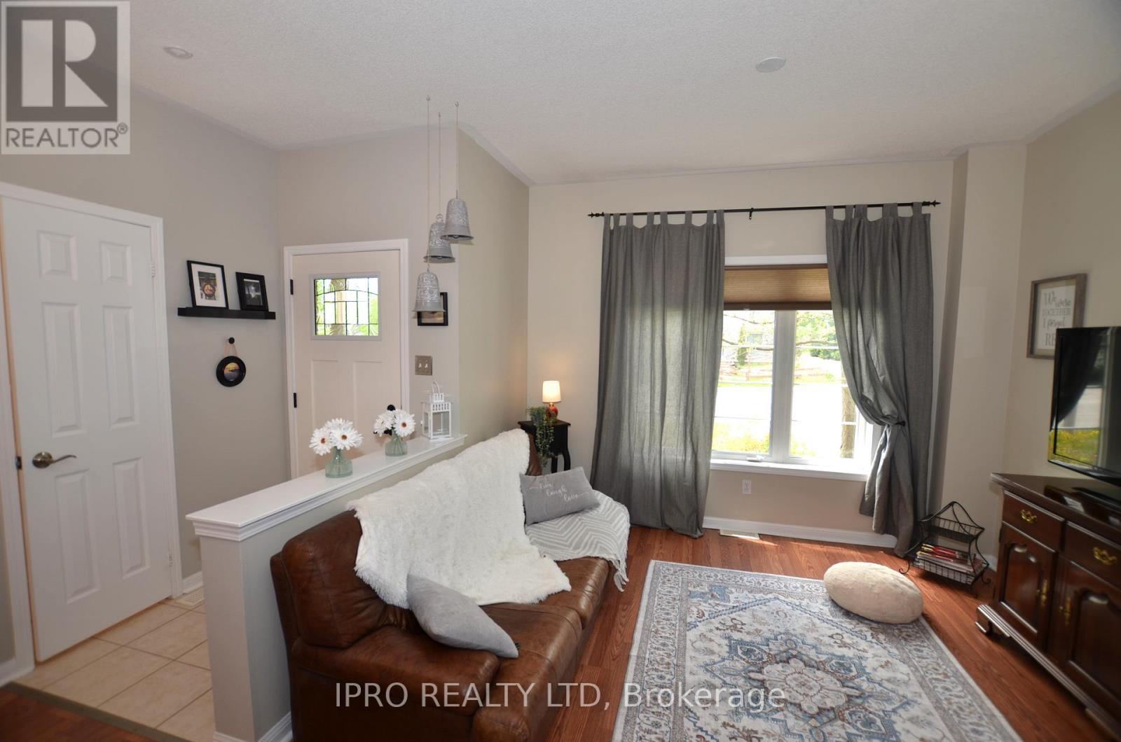 19249 Yonge Street, East Gwillimbury, Ontario  L9N 1L1 - Photo 5 - N12152955