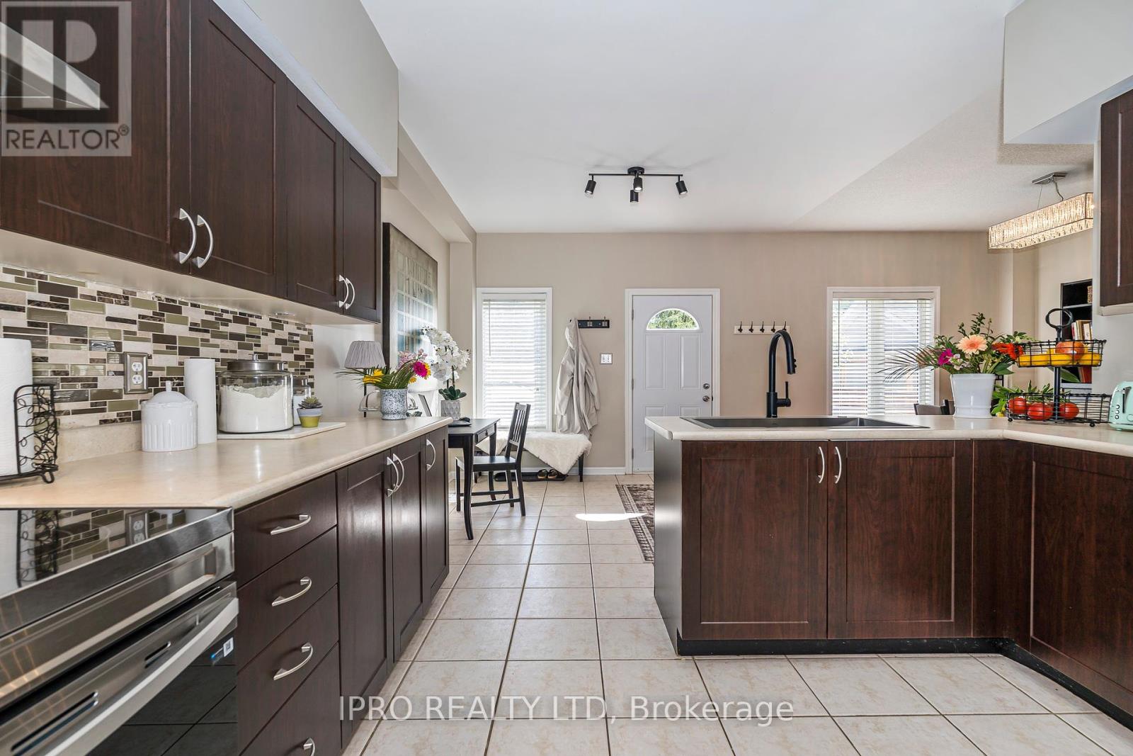 19249 Yonge Street, East Gwillimbury, Ontario  L9N 1L1 - Photo 14 - N12152955