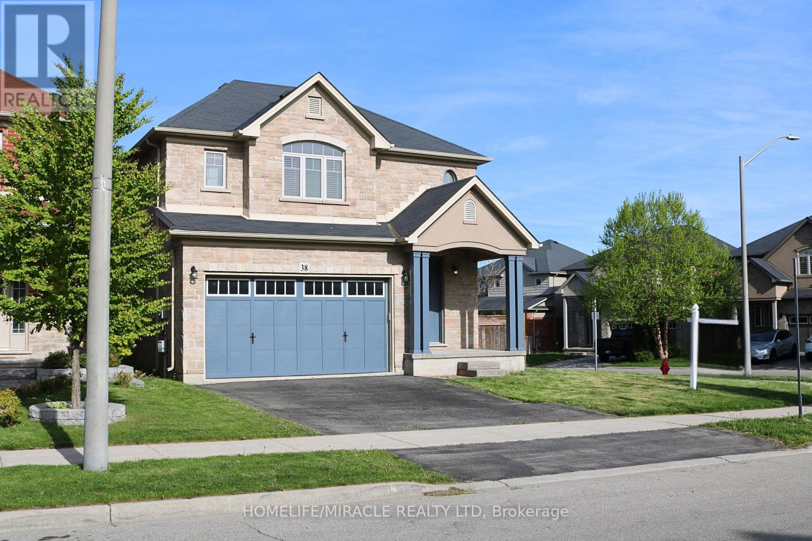 38 SEXTON CRESCENT, Hamilton, Ontario