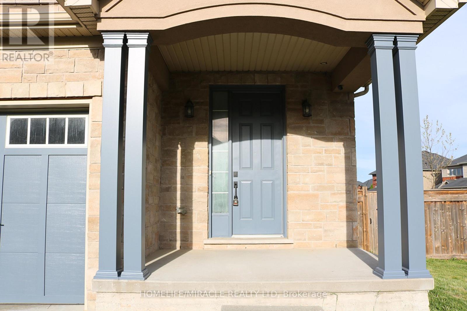 38 Sexton Crescent, Hamilton, Ontario  L9G 0E3 - Photo 4 - X12090933
