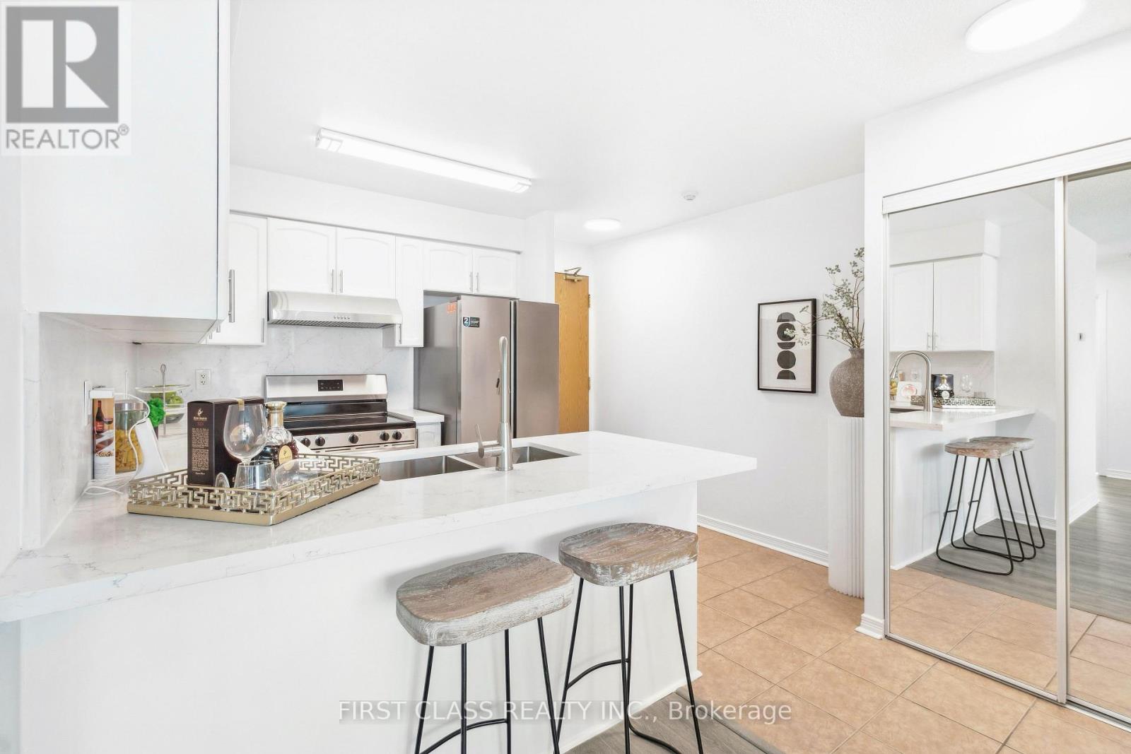 1905 - 5500 Yonge Street, Toronto, Ontario  M2N 7L1 - Photo 4 - C12144079