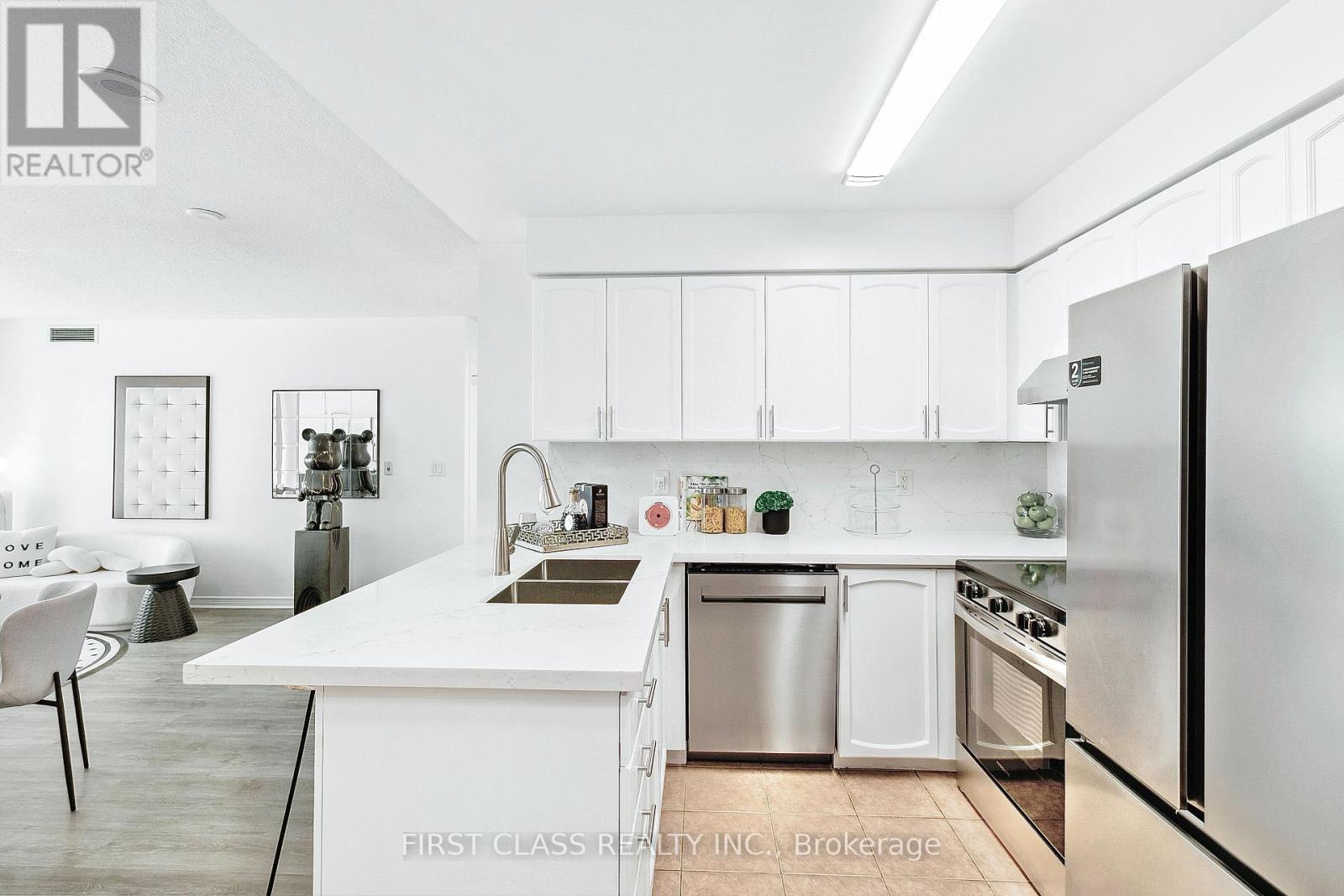 1905 - 5500 Yonge Street, Toronto, Ontario  M2N 7L1 - Photo 2 - C12144079
