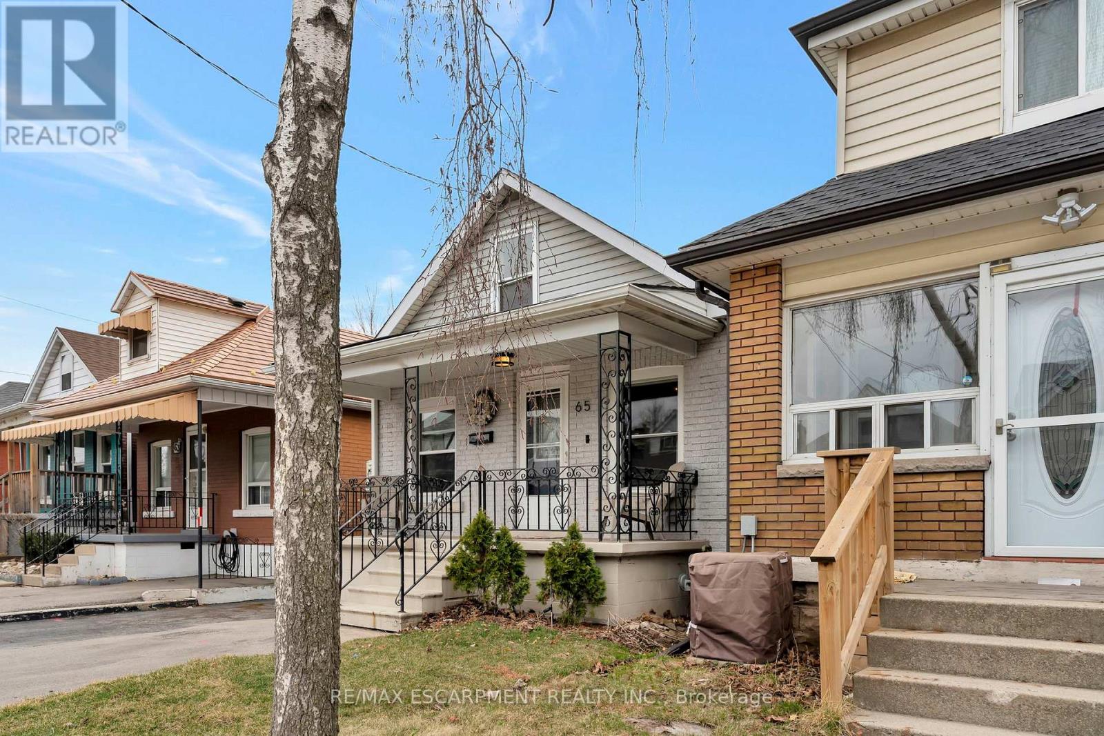 65 Connaught Avenue N, Hamilton, Ontario  L8L 6Y9 - Photo 3 - X12160980