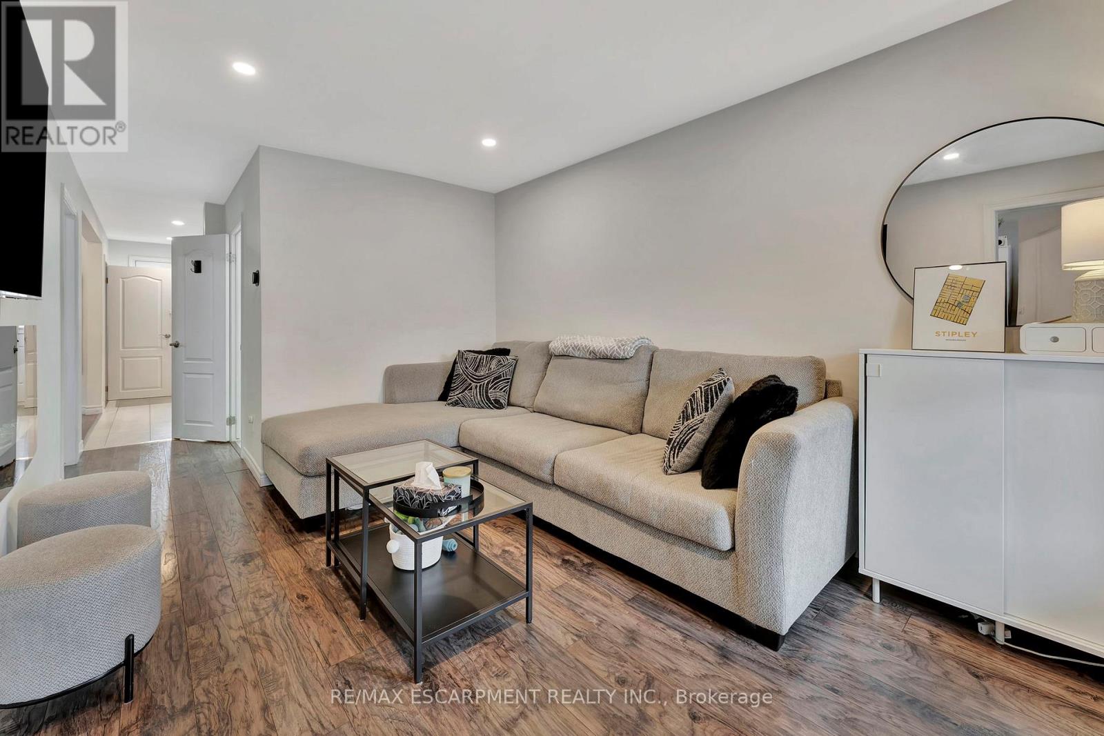 65 Connaught Avenue N, Hamilton, Ontario  L8L 6Y9 - Photo 7 - X12160980