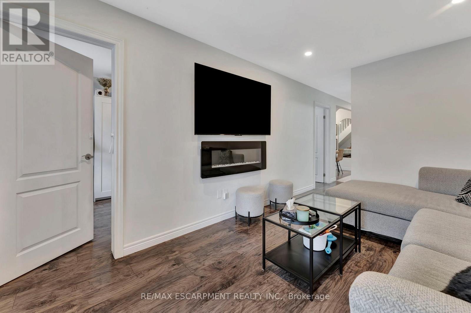 65 Connaught Avenue N, Hamilton, Ontario  L8L 6Y9 - Photo 9 - X12160980