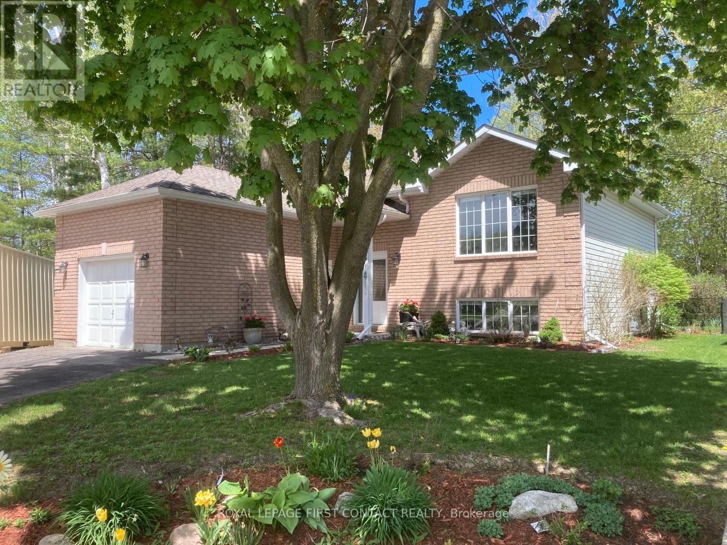 15 Lisbon Court, Wasaga Beach, Ontario  L9Z 1L2 - Photo 1 - S11974333