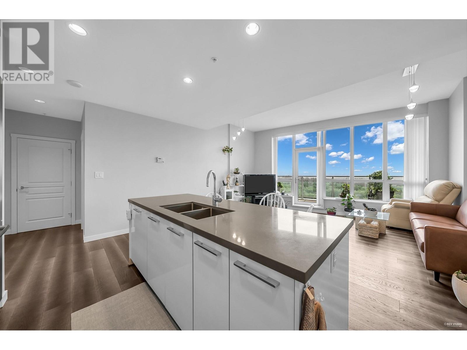 2902 3093 Windsor Gate, Coquitlam, British Columbia  V3B 0N2 - Photo 4 - R3004817