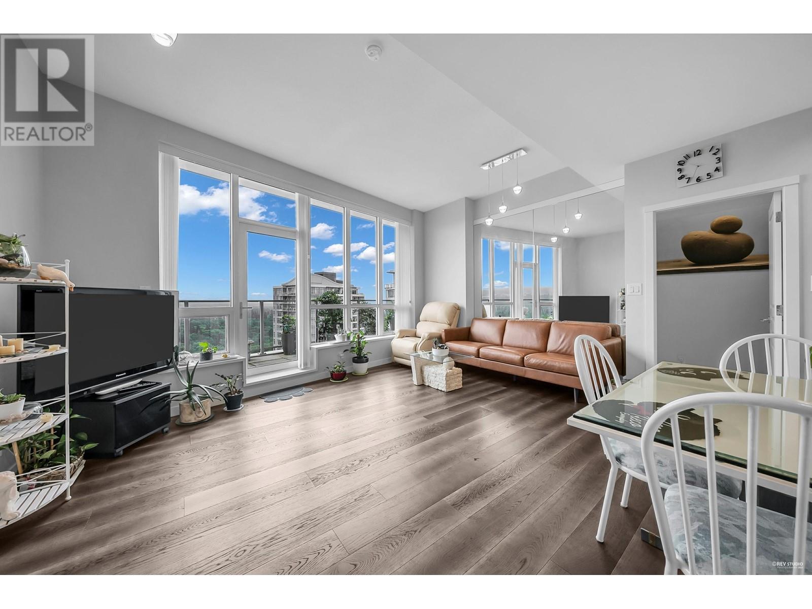 2902 3093 Windsor Gate, Coquitlam, British Columbia  V3B 0N2 - Photo 2 - R3004817