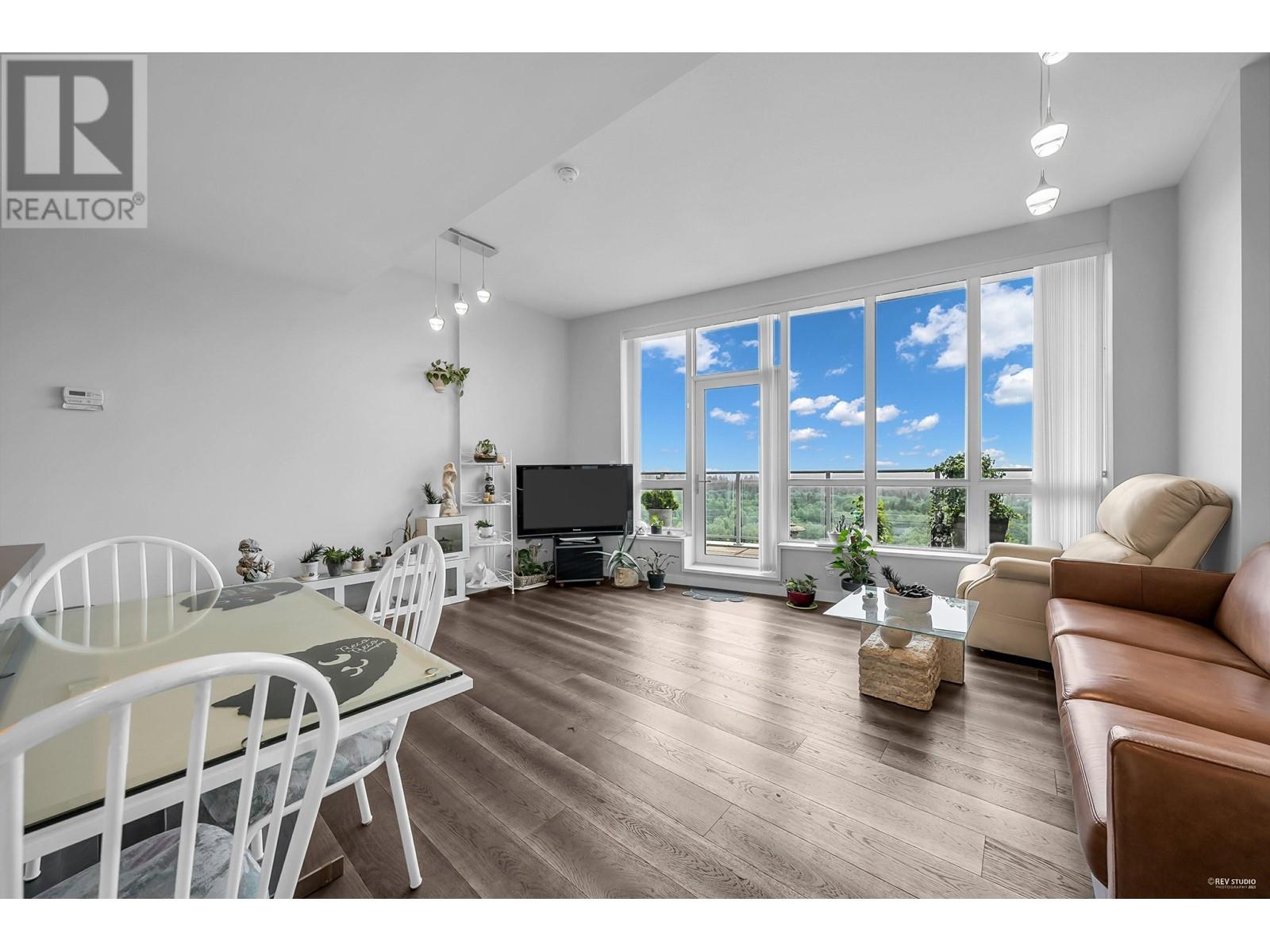 2902 3093 Windsor Gate, Coquitlam, British Columbia  V3B 0N2 - Photo 3 - R3004817